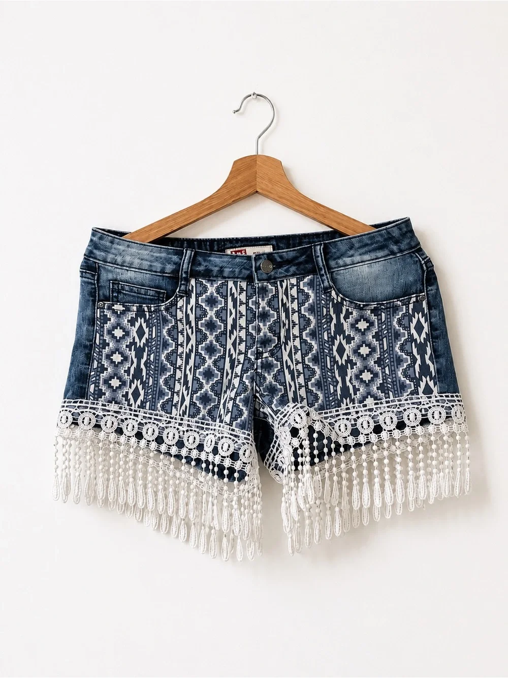 l.e.i. Ashley Low Rise Aztec Denim Shorts Crochet Lace Fringe Boho Festival 7